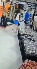 Homem é preso após golpear gerente de supermercado com pá em MT