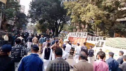 শিয়ালদহকে ঘিরে বিভিন্ন সংগঠনের প্রতিবাদ বিক্ষোভ
