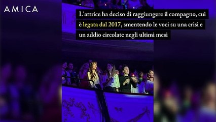 Dakota Johnson e Chris Martin: il viaggio in India spegne i rumor sulla crisi