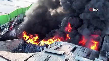 Geri dönüşüm fabrikasında yangın böyle görüntülendi