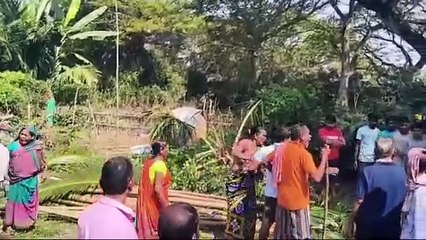 ମୁଷ୍ଟିମେୟଙ୍କ ଠାରୁ ଗ୍ରାମ୍ୟ ଜମିକୁ ଉଦ୍ଧାର କଲେ ଗ୍ରାମବାସୀ ପୋଲିସ ଅଟକ