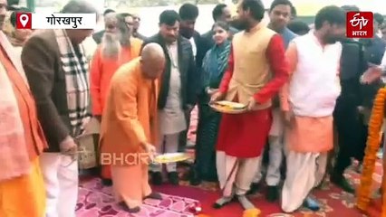 गोरखपुर में CM योगी की अधिकारियों को दो टूक; प्रोजेक्ट न लटकाएं, मैनपावर बढाएं