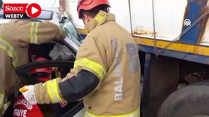 Kamyona çarpan otomobildeki 5 kişi yaralandı