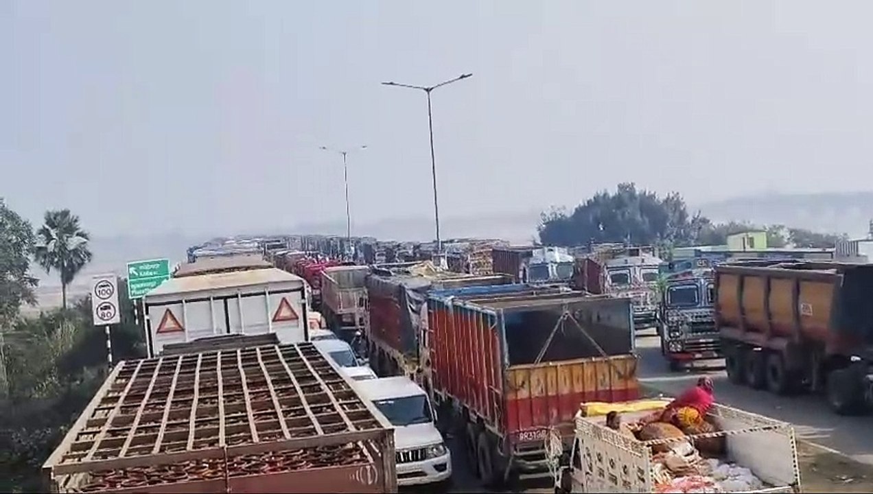 भोजपुर के कोइलवर सिक्सलेन पर महाजाम, घंटों फंसे रहे यात्री, ट्रैफिक व्यवस्था ठप