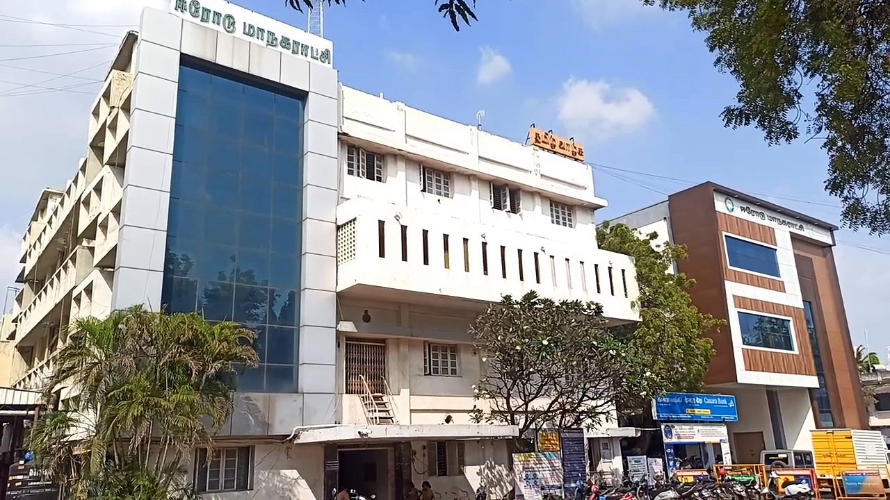 ஈரோடு கிழக்கு சட்டமன்ற இடைத்தேர்தல் வேட்பாளர்கள் வாபஸ் பெரும் நேரம் 3 மணியுடன் நிறைவு... 55 வேட்பு மனுக்கள் ஏற்கப்பட்ட நிலையில் ஒரே நாளில் எட்டு பேர் வாபஸ்.... ஈரோடு இடைத்தேர்தலில் திமுக நாம் தமிழர் க