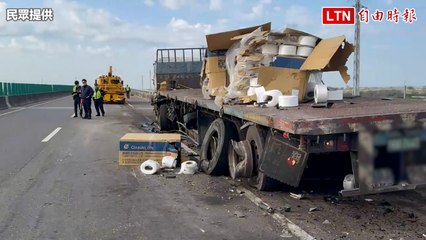 台84台南學甲段半聯結車遭砂石車追撞 司機撞落橋下不治（民眾提供）