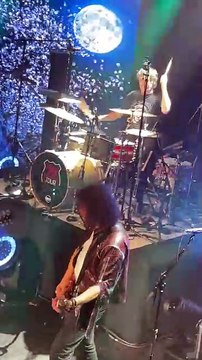 Vidéo - Exclusif - Louis Bertignac, Calogero et Richard Kolinka, en concert au Trianon Paris et diffusé en direct sur Olympia TV, à Paris, France, le 18 janvier 2025. © Jack Tribeca/Bestimage