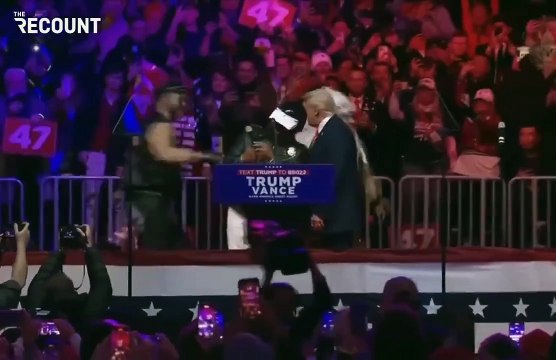 Donald Trump bailó al ritmo de los Village People con su famoso 'YMCA'