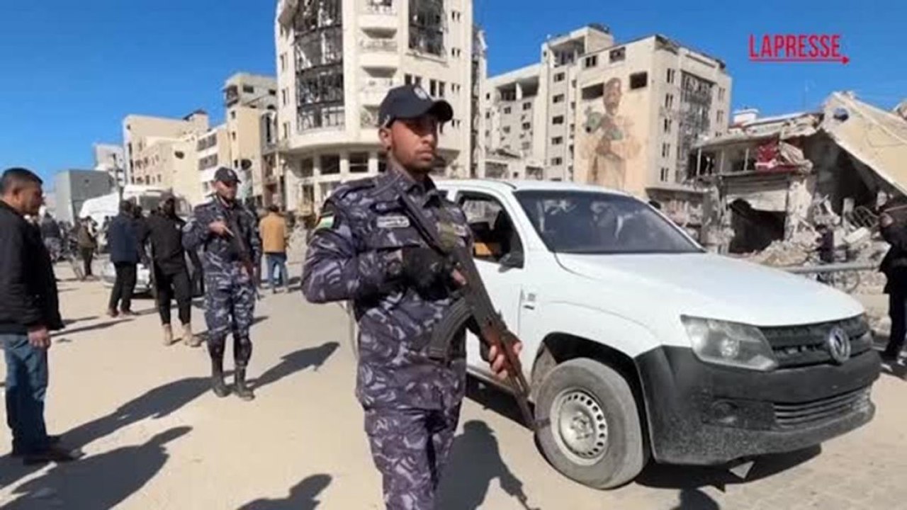 La polizia di Hamas dispiegata in tutta la Striscia di Gaza dopo il cessate il fuoco