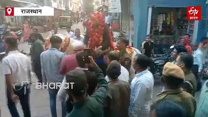 सीआई और एसआई की अनोखी विदाई, घोड़े पर बैठाकर बैंड बाजे के साथ शहर में निकाला जुलूस