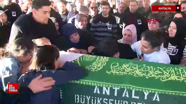 Antalya'da eski eşinin üzerine benzin döküp ateşe verdiği Pınar, toprağa verildi