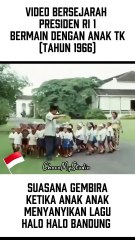 Keseruan Bung Karno Dengan Anak Anak 1966