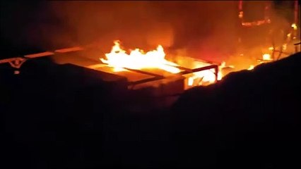 Le urla di Elena Deriu davanti alle fiamme: il Solearia Beach di Gonnesa ridotto in cenere