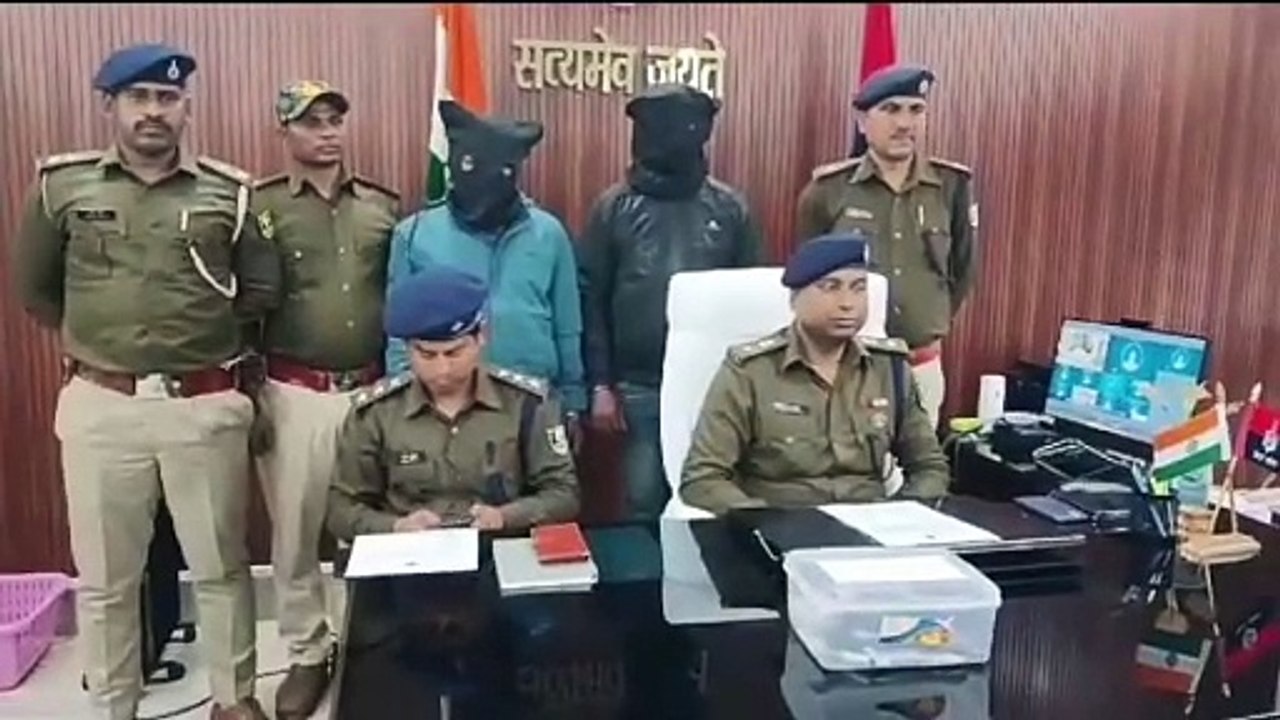छापेमारी करने गई पुलिस टीम पर फायरिंग, बाल-बाल...