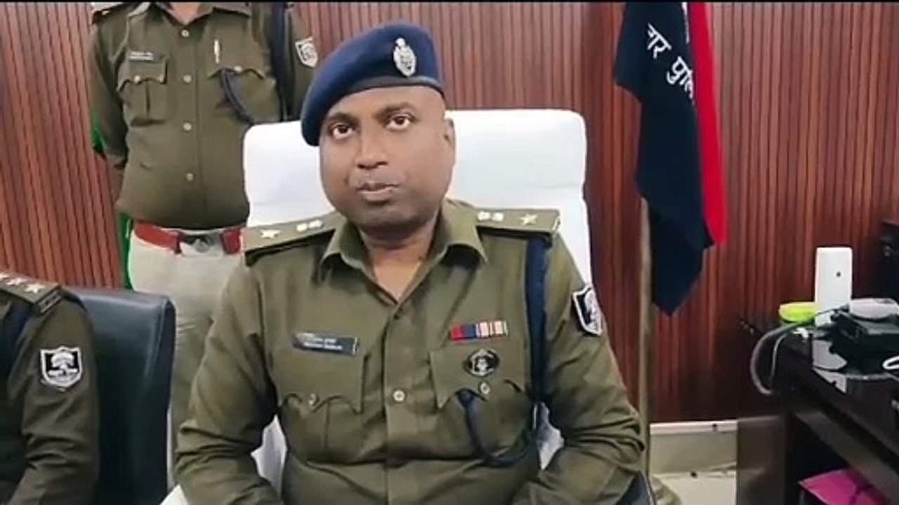 छापेमारी करने गई पुलिस टीम पर फायरिंग, बाल-बाल बचे SHO, हथियार के साथ दो सुपारी किलर गिरफ्तार