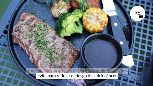 Una dietista oncológica revela los tres alimentos que evita para reducir el riesgo de sufrir cáncer