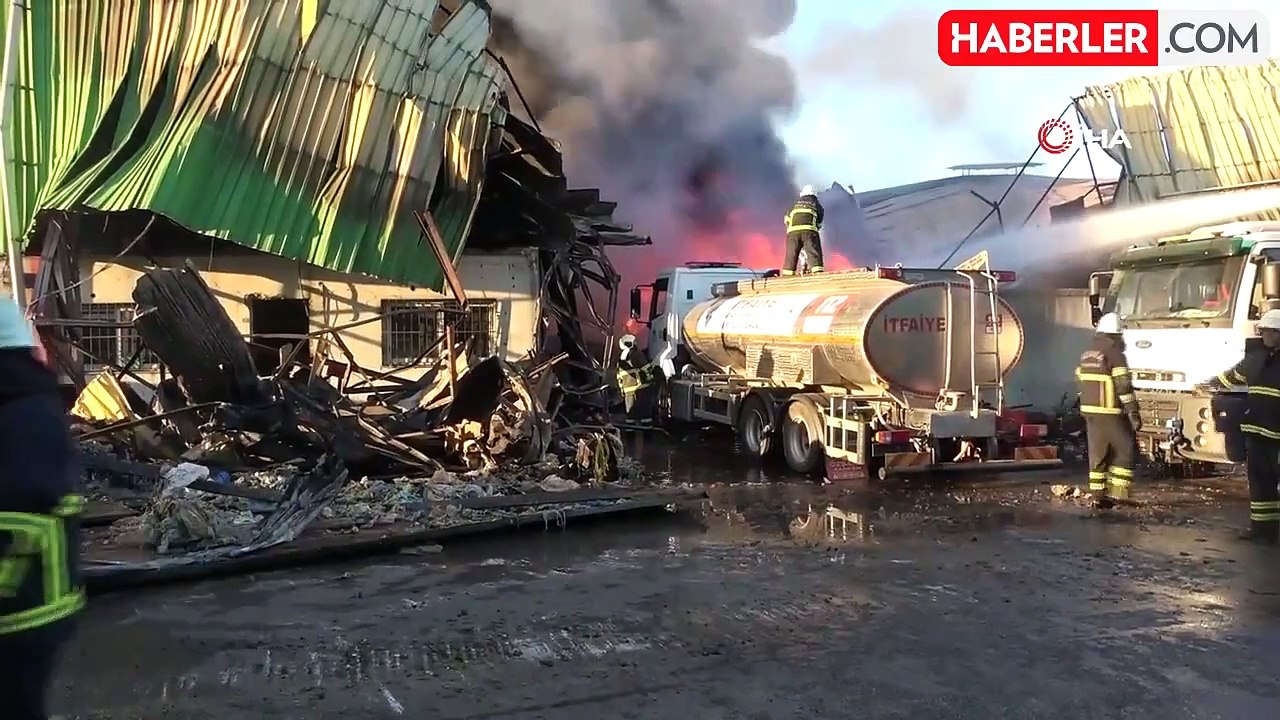 Adana'daki Geri Dönüşüm Fabrikasındaki Yangın Kontrol Altına Alındı