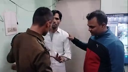 यूपी सरकार में शिक्षा मंत्री गुलाब देवी की सुरक्षा में बड़ी चूक, कार पर चले पत्थर, GRP ने आरोपी को हिरासत में लिया