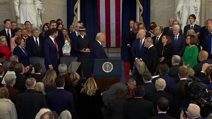 ترامب يؤدي اليمين الدستورية