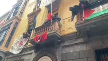 Decenas de 'okupas' se atrincheran en un edificio de Granada