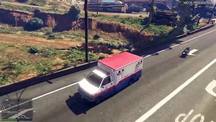 GTA V PS4 Ambulance Vs Police Bike