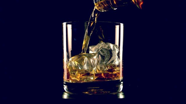 How You Can Make Your Very Own Bar-Quality Ice That Melts Slower and Tastes Great