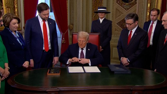Donald Trump firma sus primeros decretos