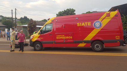 Acidente entre moto e carros deixa jovem ferida em Cascavel