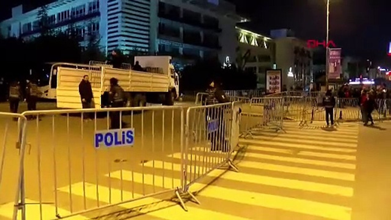 İstanbul-Ankara'da gözaltına alınan Zafer Partisi Genel Başkanı Ümit Özdağ, İstanbul'a getirildi