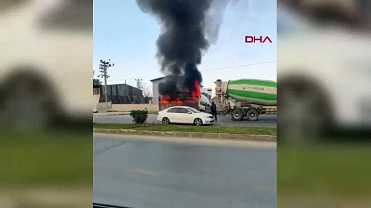 Mersin'de kamyonetin yanan kasasını beton mikseri söndürdü; o anlar kamerada