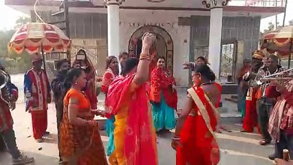 सैनिकों के गांव की बहू बनी अमेरिकन युवती