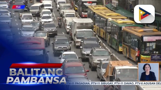 Malacañang, pinag-aaralan ang rekomendasyon ng MMDA na gawing mas maaga ang pasok ng mga kawani ng pamahalaan
