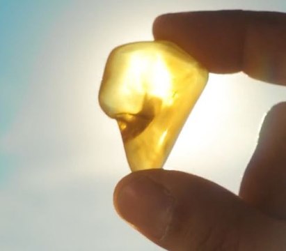 From trash to trend! DIY beach rubbish accessories!