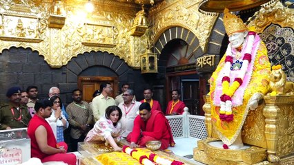 मुलीची भुमिका असलेला आझाद चित्रपट प्रदर्शित होताच आई रविना टंडनची साई चरणी धाव..