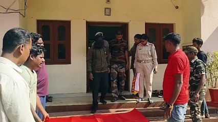 ରାଜ୍ୟ ବାହାରକୁ ଚାଲାଣ ବେଳେ ୨ ହାତୀ ଦାନ୍ତ ଜବତ   ୪ଜଣ ଗିରଫ, ଆନ୍ତଃରାଜ୍ୟ ଅପରାଧୀ ସାମିଲ