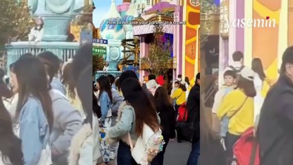 Kalabalıkta eşini kaybetmemek için kullandığı yöntem görenlerin yüzünü gülümsetti