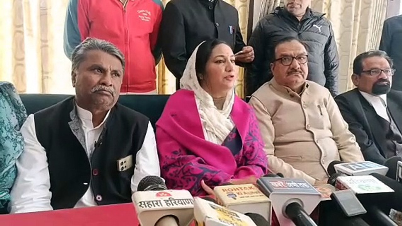 रोहतकः ओमप्रकाश चौटाला के निधन के बाद परिवार के एक होने पर सुनैना चौटाला ने चुप्पी तोड़ी