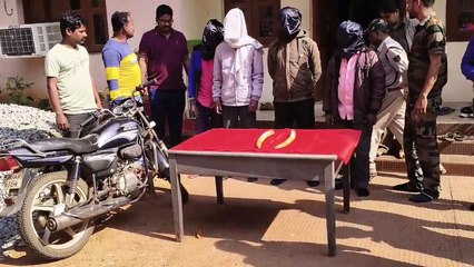 ରାଜ୍ୟ ବାହାରକୁ ଚାଲାଣ ବେଳେ ୨ ହାତୀ ଦାନ୍ତ ଜବତ   ୪ଜଣ ଗିରଫ, ଆନ୍ତଃରାଜ୍ୟ ଅପରାଧୀ ସାମିଲ