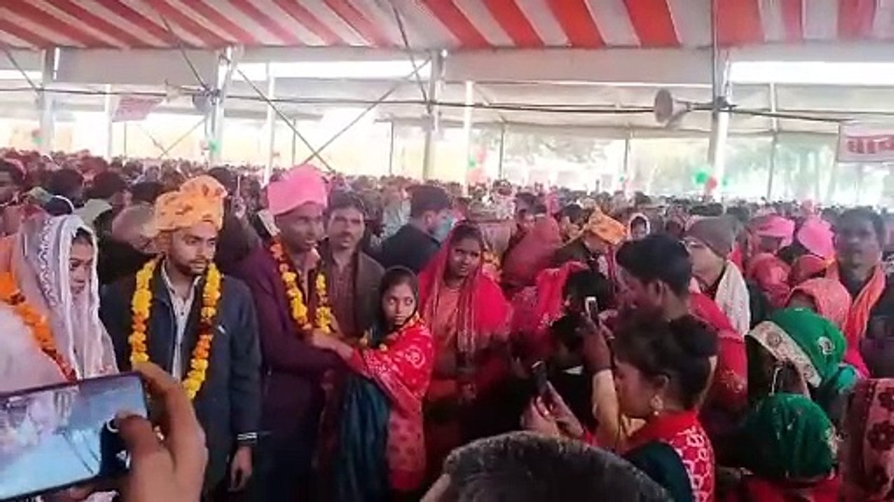 मुख्यमंत्री सामूहिक विवाह योजना के तहत वैवाहिक डोर से जुड़े 870 जोड़े, शिक्षा मंत्री ने सभी जोड़ो को शुभकामनाएं देकर की सीएम योगी की सराहना