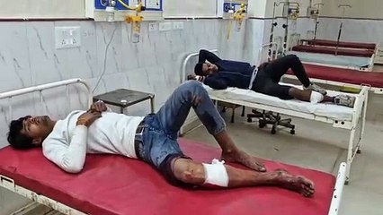 बजरी माफिया पुलिस मुठभेड़ मामला, तीन बदमाशों के लगी गोली, घायलों को जिला अस्पताल कराया भर्ती, सोमवार रात्रि को राजाखेड़ा कस्बे में पुलिस के गश्ती दल पर बजरी माफिया ने की थी फायरिंग,