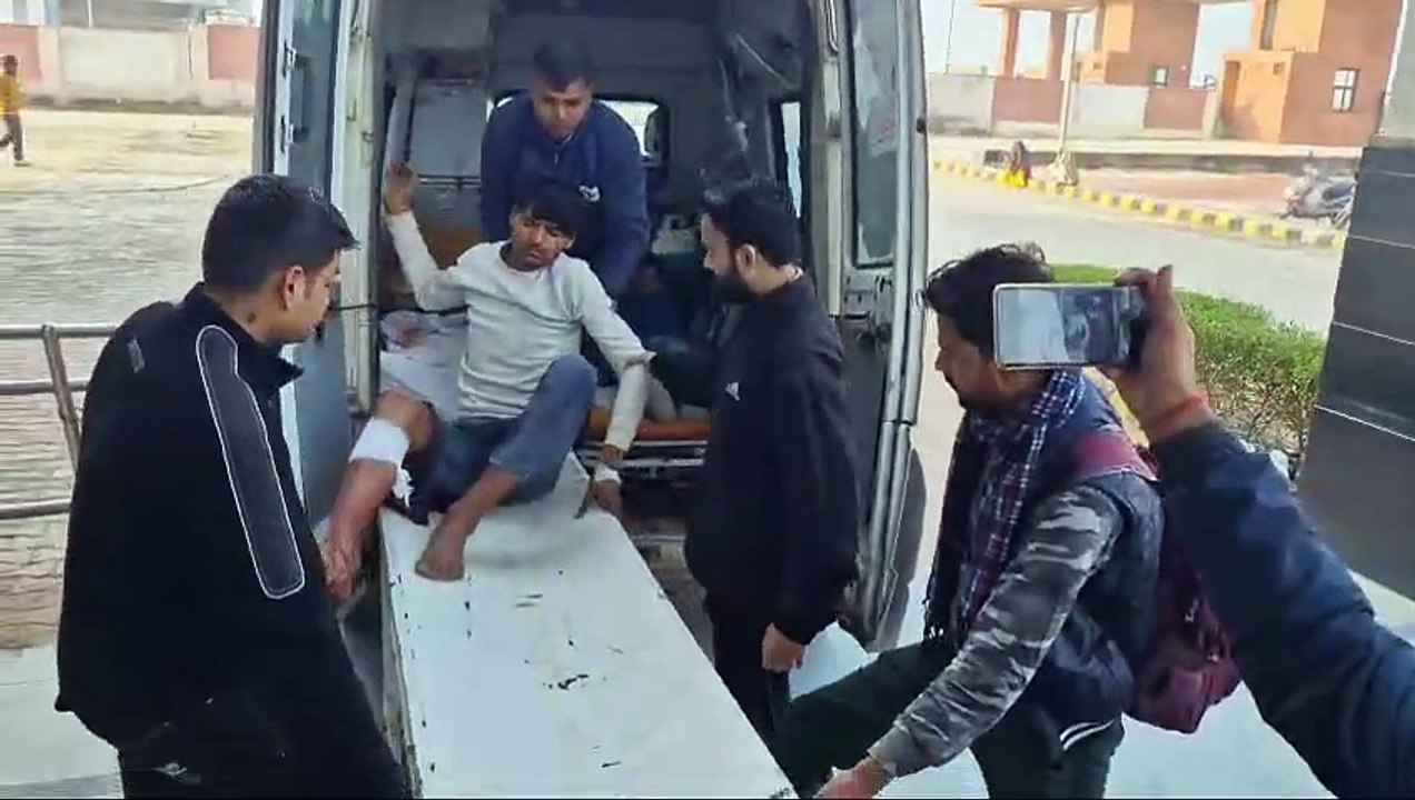 बजरी माफिया पुलिस मुठभेड़ मामला, तीन बदमाशों के लगी गोली, घायलों को जिला अस्पताल कराया भर्ती, सोमवार रात्रि को राजाखेड़ा कस्बे में पुलिस के गश्ती दल पर बजरी माफिया ने की थी फायरिंग,