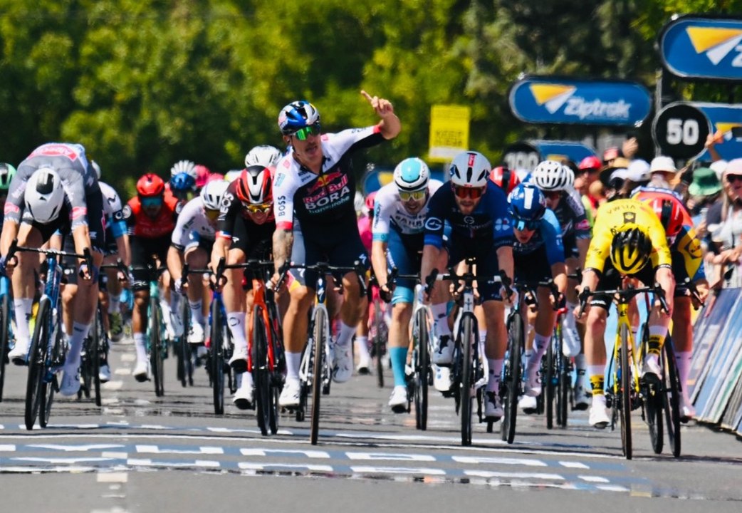 Cycling - Santos Tour Down Under 2025 - Resume and Highlights of Stage 1... Sam Welsford still the king of sprint in Australia !