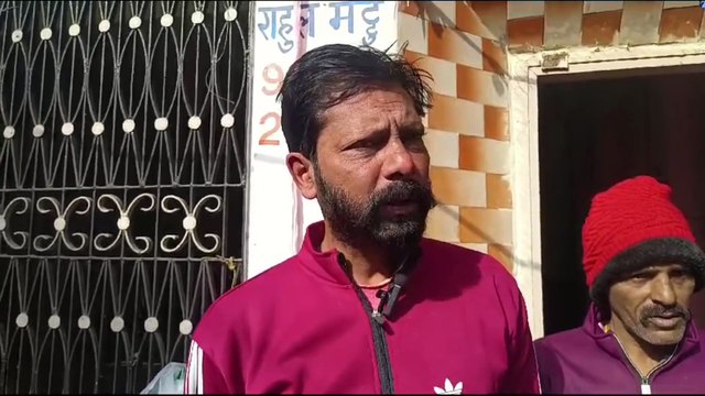 ਦਿੱਲੀ ਨੰਬਰ ਤੇਜ ਰਫਤਾਰ ਗੱਡੀ ਨੇ ਖੰਬੇ ਵਿੱਚ ਮਾਰੀ ਟੱਕਰ ਬਿਜਲੀ ਦਾ ਖੰਭਾ ਟੁੱਟ ਕੇ ਡਿੱਗਾ ਹੇਠਾਂ ਜਿਸ ਦੇ ਨਾਲ ਚਾਰ ਦੇ ਕਰੀਬ ਕੁੱਤਿਆਂ ਦੀ ਹੋਈ ਮੌਤ