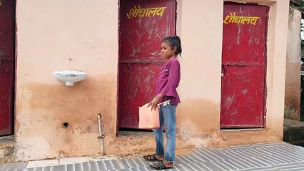 23369186 आजादी के 78 वर्ष बाद भी जिला मुख्यालय से 10 किलोमीटर दूर तक नहीं पहुंच पाई सरकार की योजनाए
