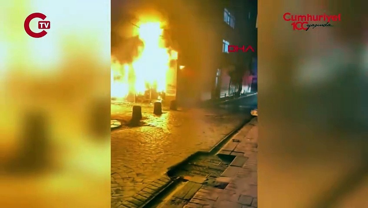 Beyoğlu'nda peş peşe iki yangın Terzi dükkanı ve ev alev alev yandı