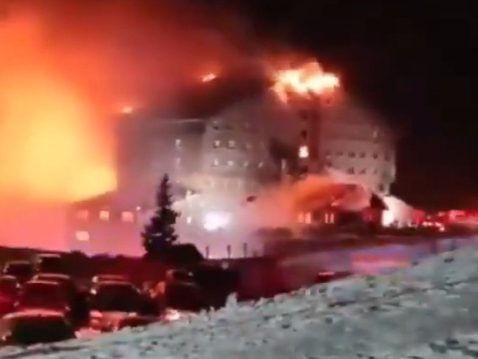 Ski-Hotel in der Türkei brennt ab - mindestens 10 Tote