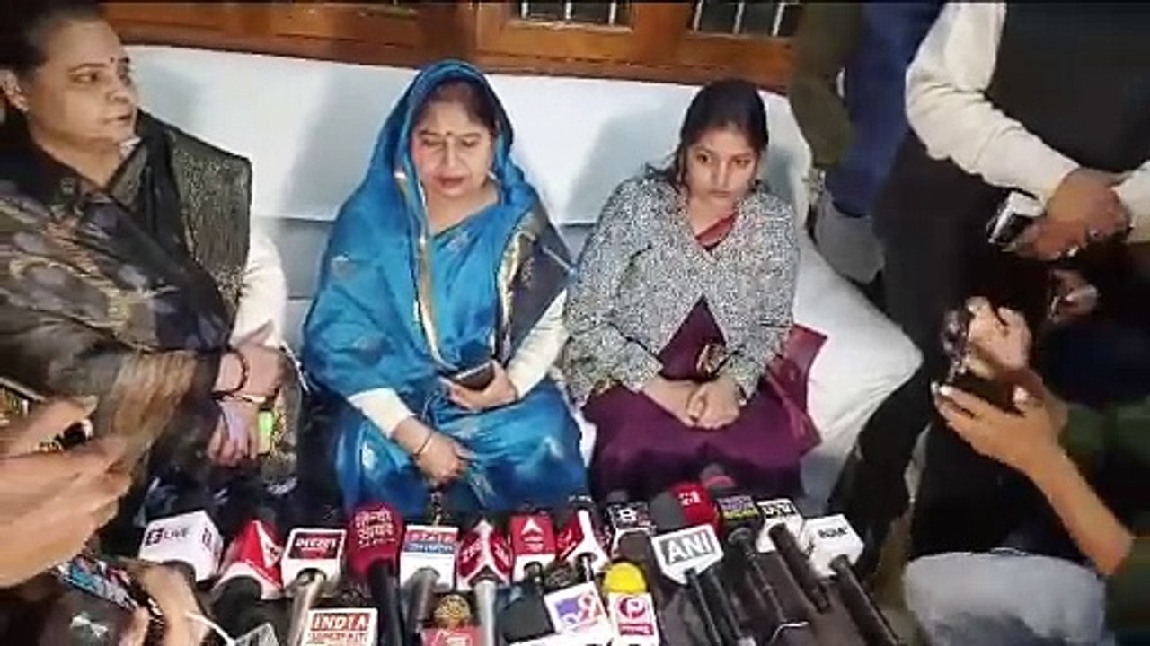 सांसद रेप कांड: सांसद के बचाव में मीडिया के सामने आई पत्नी