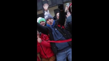 Ducati, a Campiglio l'abbraccio dei tifosi ai piloti Bagnaia e Marquez