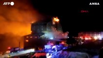 Incendio in un hotel in una stazione sciistica in Turchia, almeno 10 morti