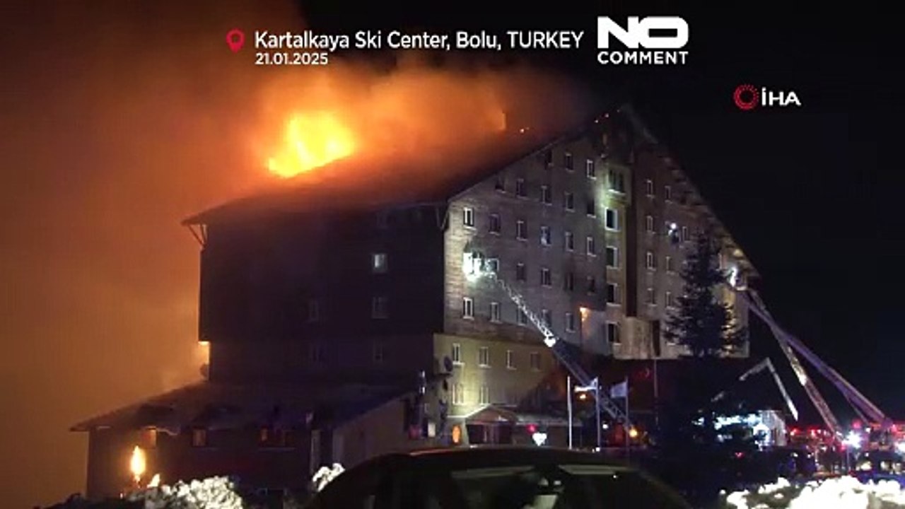 As primeiras imagens do incêndio que matou dez pessoas numa estância de esqui na Turquia